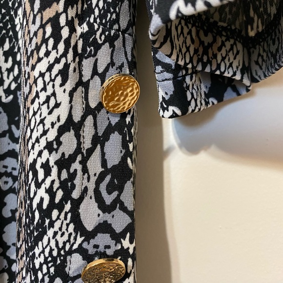 Dana Buchman Snakeskin Blouse Size L - Picture 4 of 8